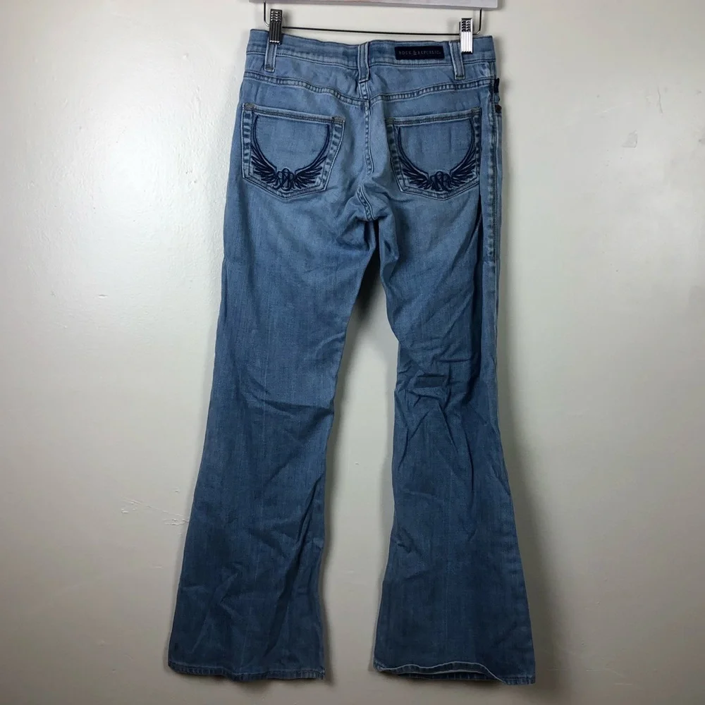 Rock & Republic Flared Bottom Jeans - Picture 3 of 6